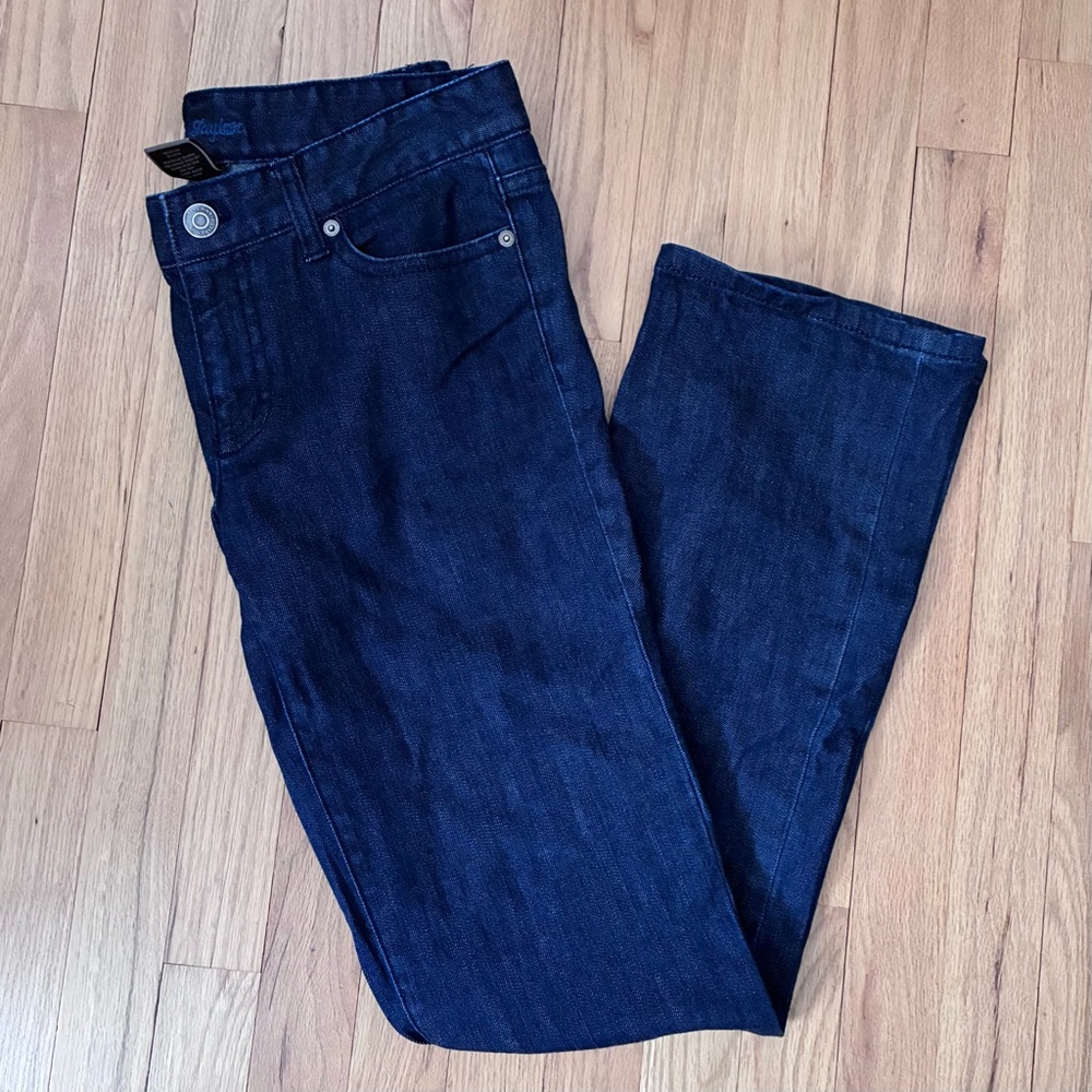 EUC wore once Ann Taylor Dark Denim Jeans. Size 6.
Modern Fit, Lindsay Waist.